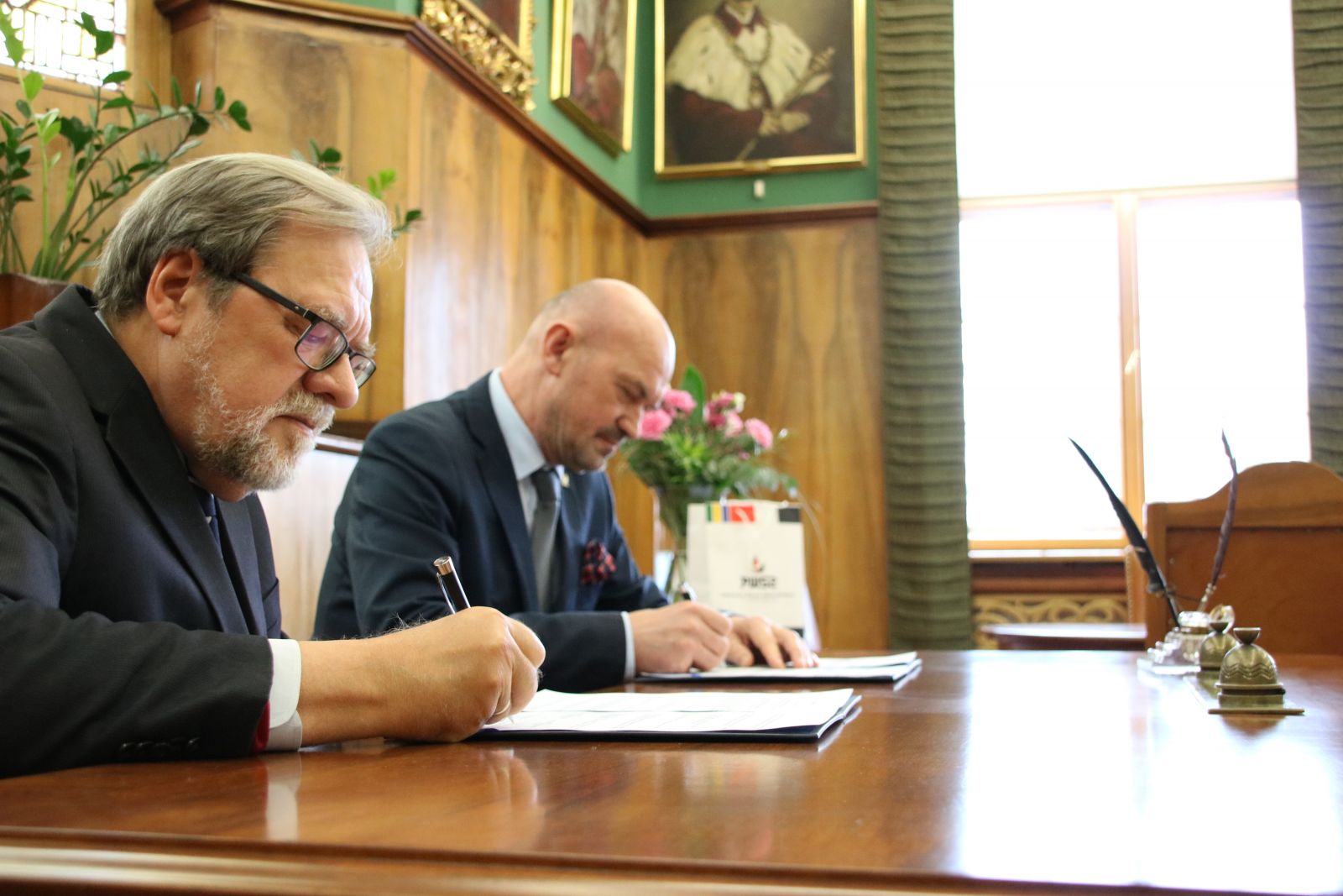 Porozumienie podpisali Rektor UAM prof. dr hab. Andrzej Lesicki i rektor PWSZ w Pile prof. Donat Mierzejewski