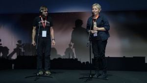 dr Ditta Kicińska odbiera wyróżnienie, fot. facebook.com/kolosy.org