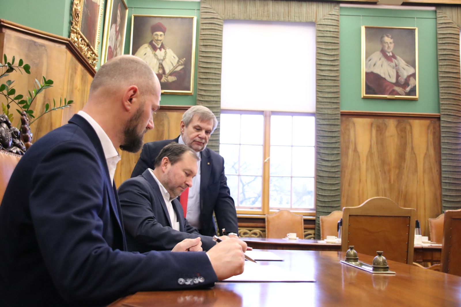 Podpisanie umowy o współpracy pomiędzy Uniwersytetem a Beyond.pl