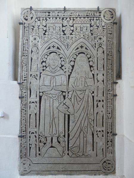 Średniowieczna płyta nagrobna małżeństwa Rabenstorpów w kościele św. Jana Ewangelisty w Szczecinie