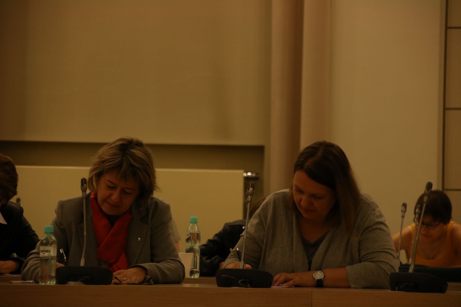 Uczestnicy w trakcie pisania Wielkiego Poznańskiego Dyktanda UAM