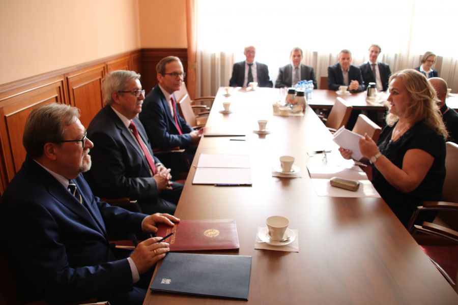 Podpisywanie umowy Poznańskie Innowacje