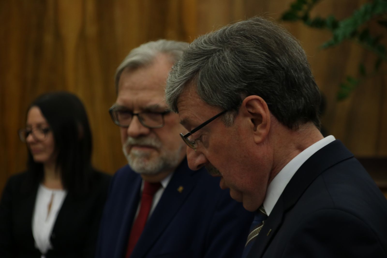 Odznaczenie pani profesor odebrała z rąk JM Rektora UAM, prof. Andrzeja Lesickiego