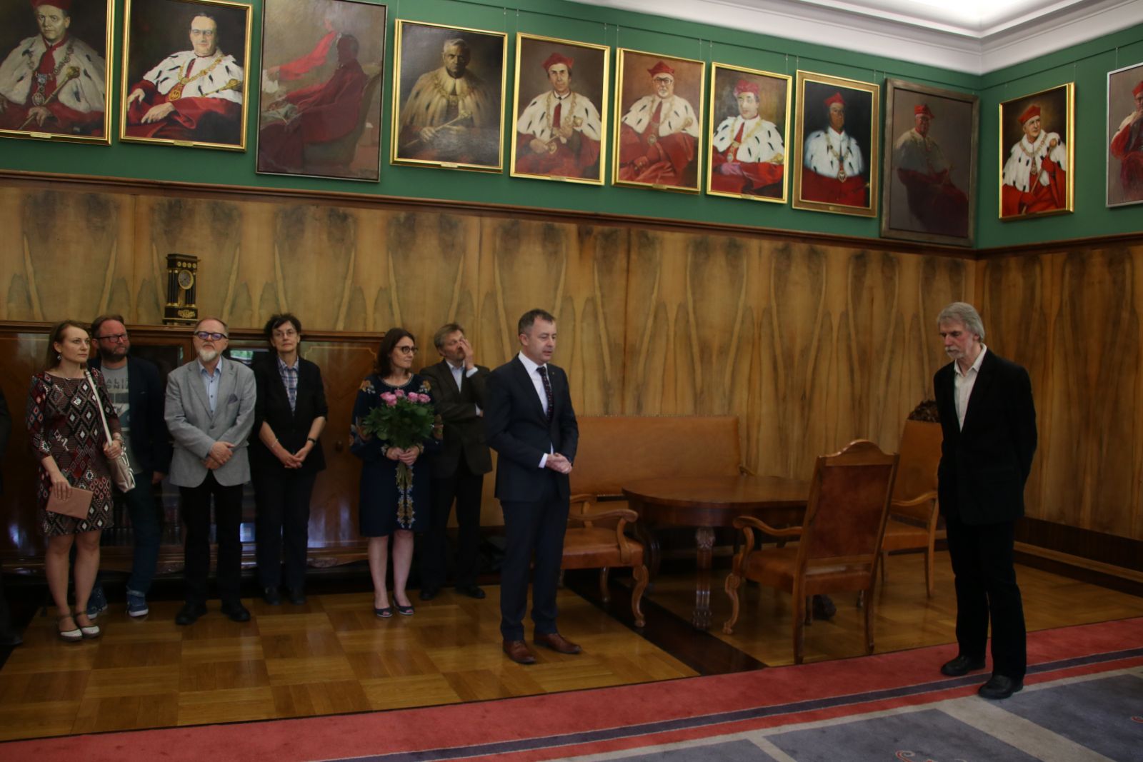 Wręczenie medalu Homini Vere Academico odbyło się w Gabinecie Rektora