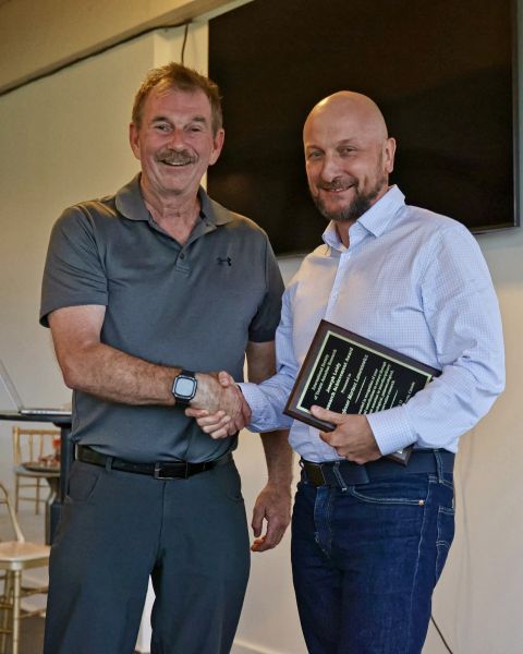 Prof. Mariusz Lamentowicz przyjmuje gratulacje