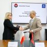 Rektorka UAM i Rektor Uniwersytetu Tirańskiego podają sobie ręce