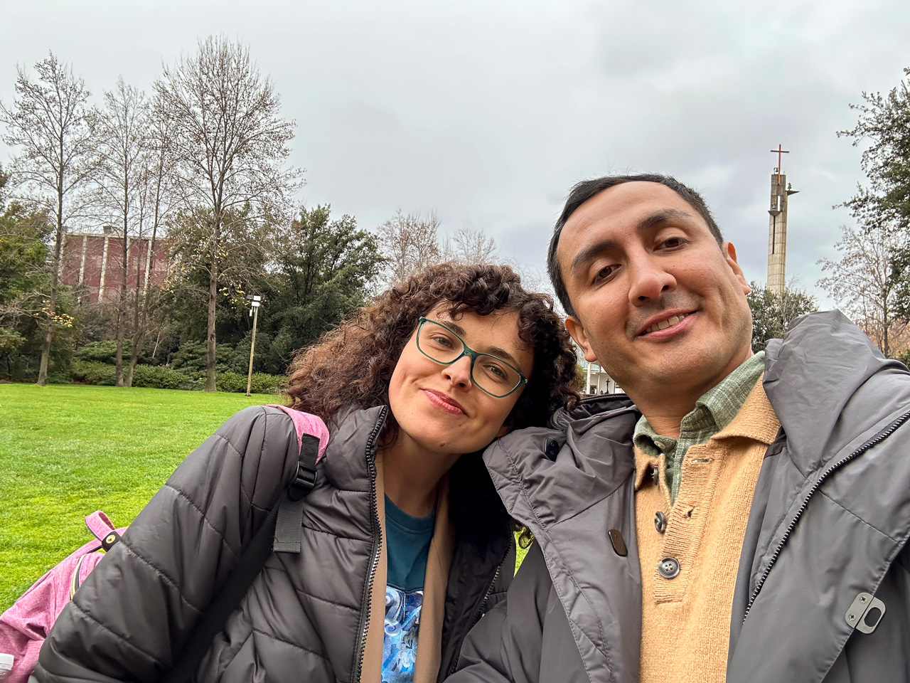 Dr Urszula Kizelbach and Prof Francisco Orellana pose for a photo against the backdrop of the mountains on the San Joaquín Campus