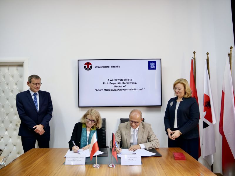 Moment podpisania umowy o współpracy