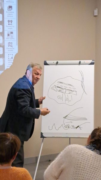 Prof. Leszek Kasprzak objaśnia „lodową historię” krajobrazu gminy Pobiedziska