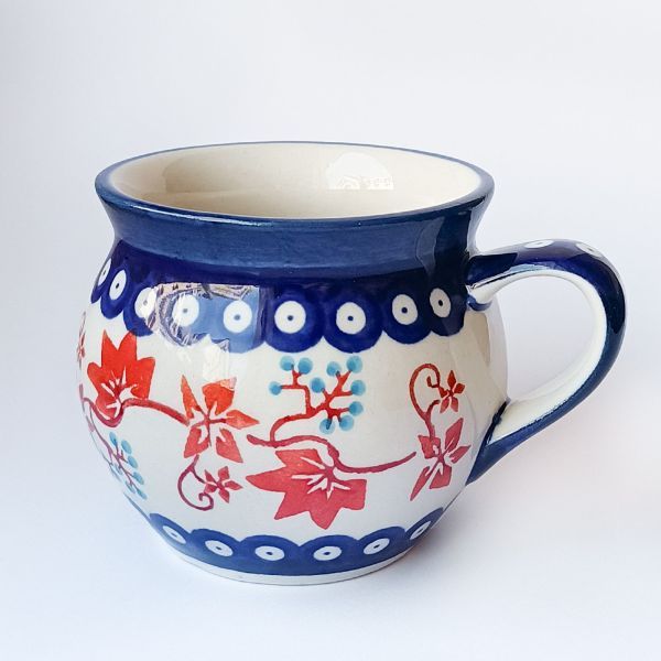 Bolesław mugs featuring a red grapevine 