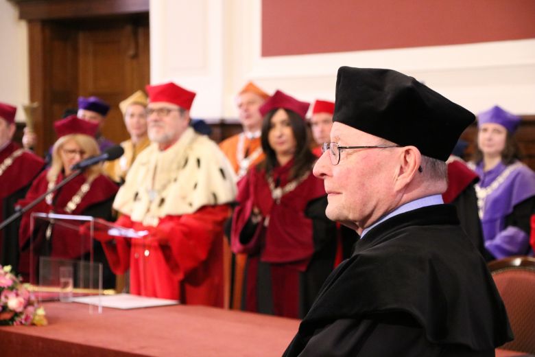 Profesor Rolf Fieguth podczas uroczystego nadania tytułu Doktora Honoris Causa