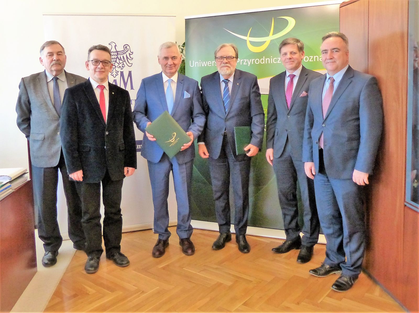 Podpisanie umowy o utworzeniu studiów na kierunku ochrona przyrody i edukacja przyrodniczo-leśna