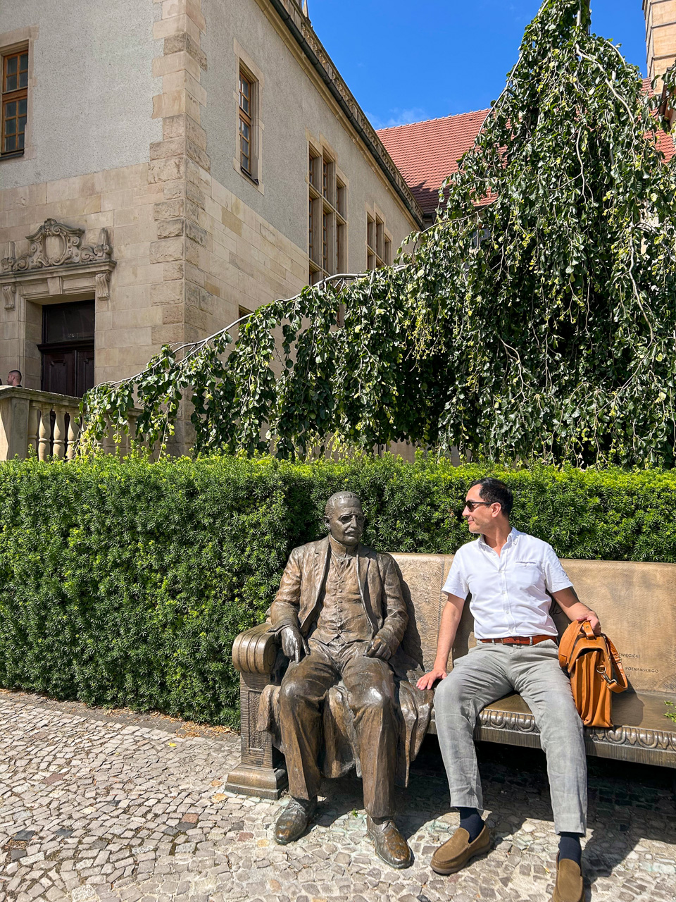 Prof. Francisco Orellana in front of the main building of Adam Mickiewicz University in Poznań