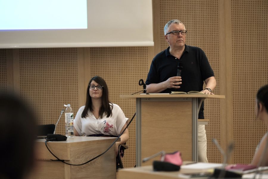 Prof. Rafał Witkowski przemawia do zebranych