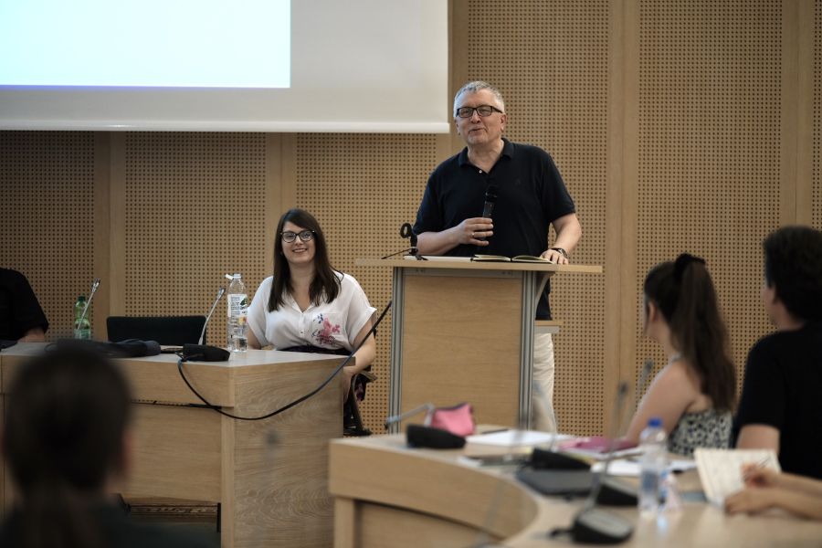 Prof. Rafał Witkowski przemawia do zebranych