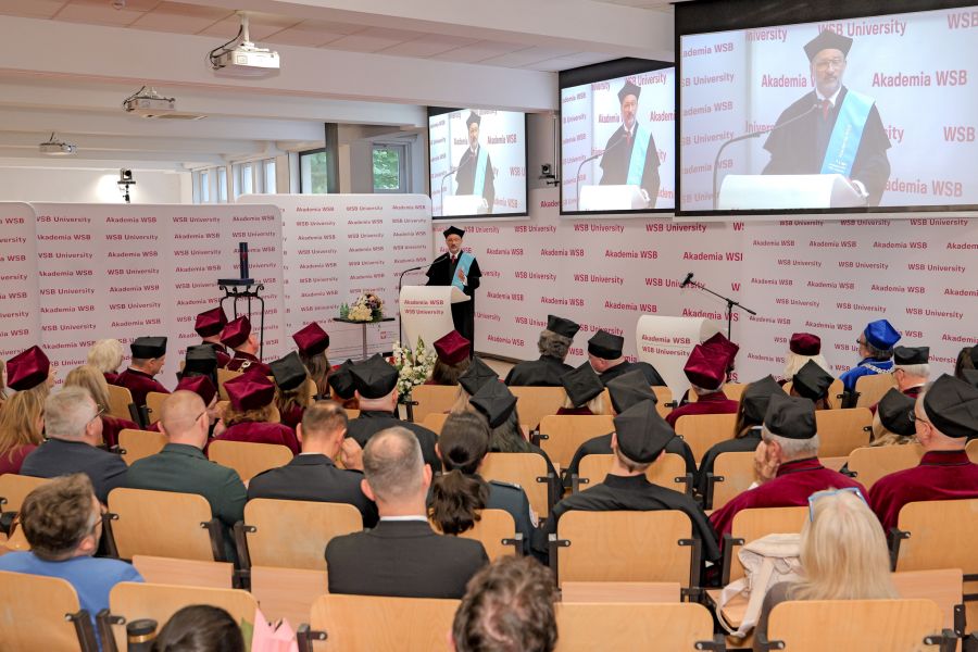 Prof. Marek Kwiek podczas przemowy w trakcie uroczystości