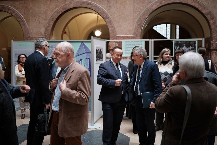 Zdjęcie z konferencji i wystawy