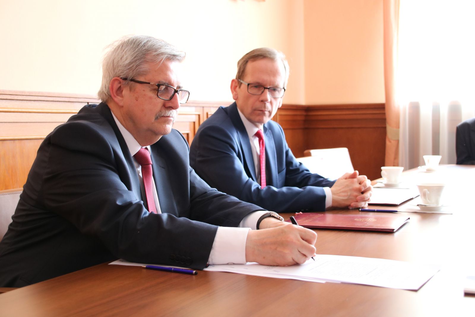 Podpisywanie umowy - Rektor PP