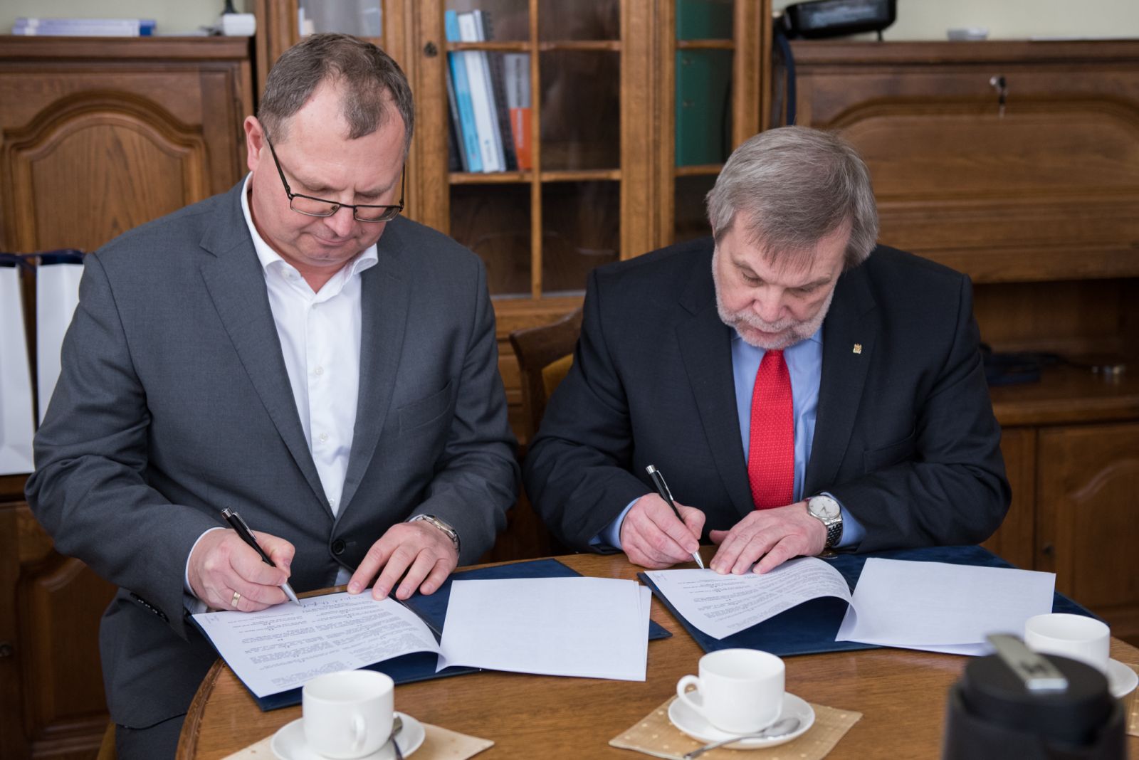 Umowę podpisał Prorektor ds. informatyzacji oraz współpracy z otoczeniem społeczno-gospodarczym, prof. UAM dr hab. Marek Nawrocki