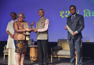 Prof. UAM dr hab. Monika Browarczyk wyróżniona nagrodą Vishva Hindi Samman