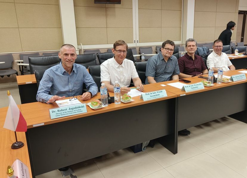 Official meeting between the representatives of the AMU Institute of Geology and the Department of Mineral Resources in Thailand