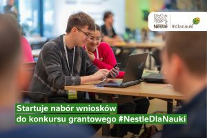 Młodzi uczestnicy pracujący przy stole z laptopem i smartfonem podczas warsztatów; grafika informująca o starcie naboru wniosków do konkursu grantowego #NestleDlaNauki.