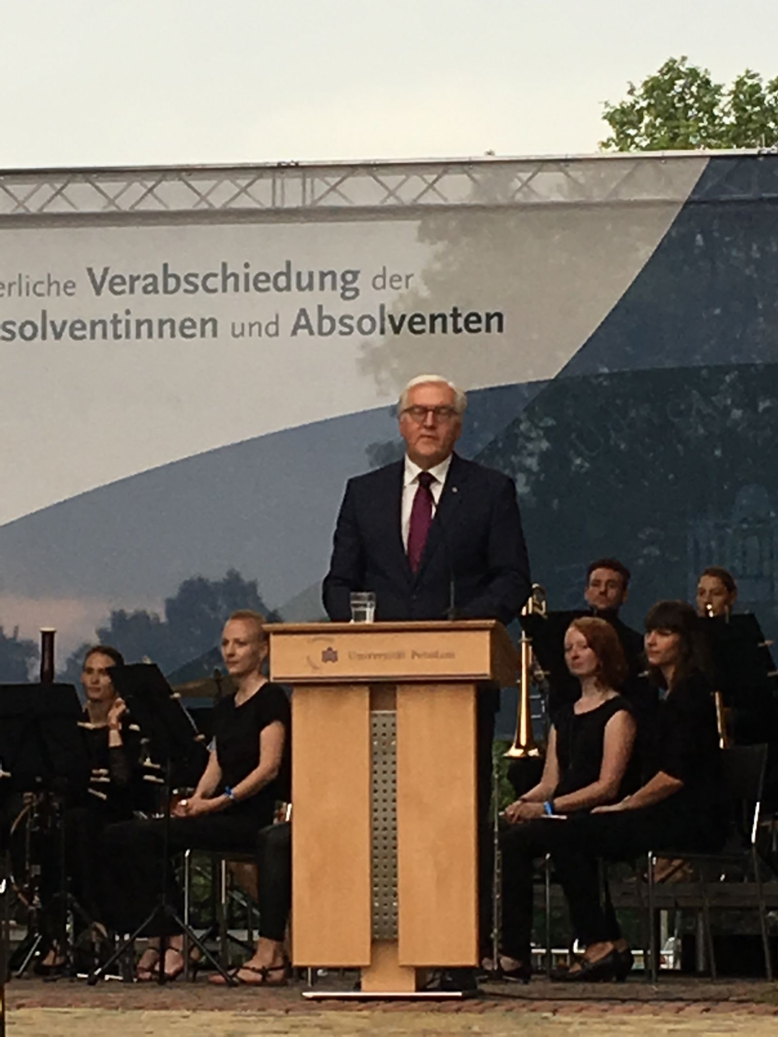 Zdjęcie - prezydent Republiki Federalnej Niemiec Frank-Walter Steinmeier wygłasza przemówienie