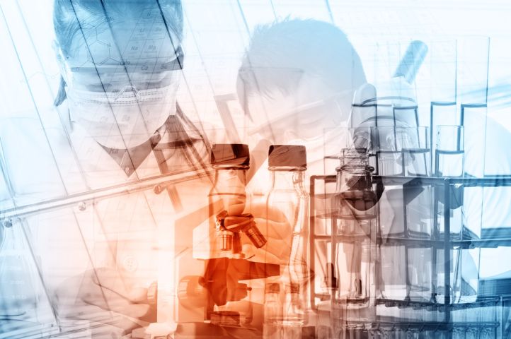 Grafika przedstawiająca pracownika laboratorium w maseczce ochronnej i okularach