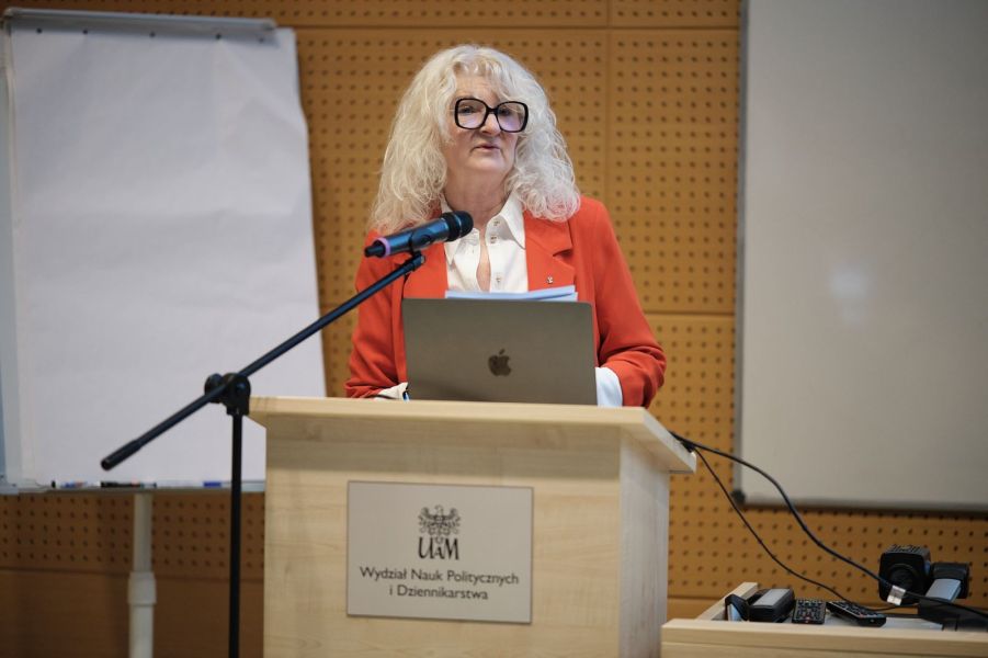 First Day of Nature Portfolio workshop for Scientists. The photo presents AMU Vice-Rector for Research during her speech.