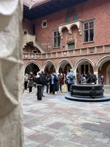  A photo of a group of students in Kraków’s Old Town and at Wawel