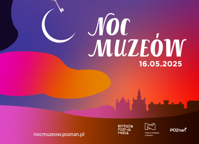 Plakat Nocy Muzeów z datą 16 maja 2025, utrzymany w różowo-fioletowo-pomarańczowej kolorystyce, z półksiężycem, sylwetką miasta i adresem strony wydarzenia.