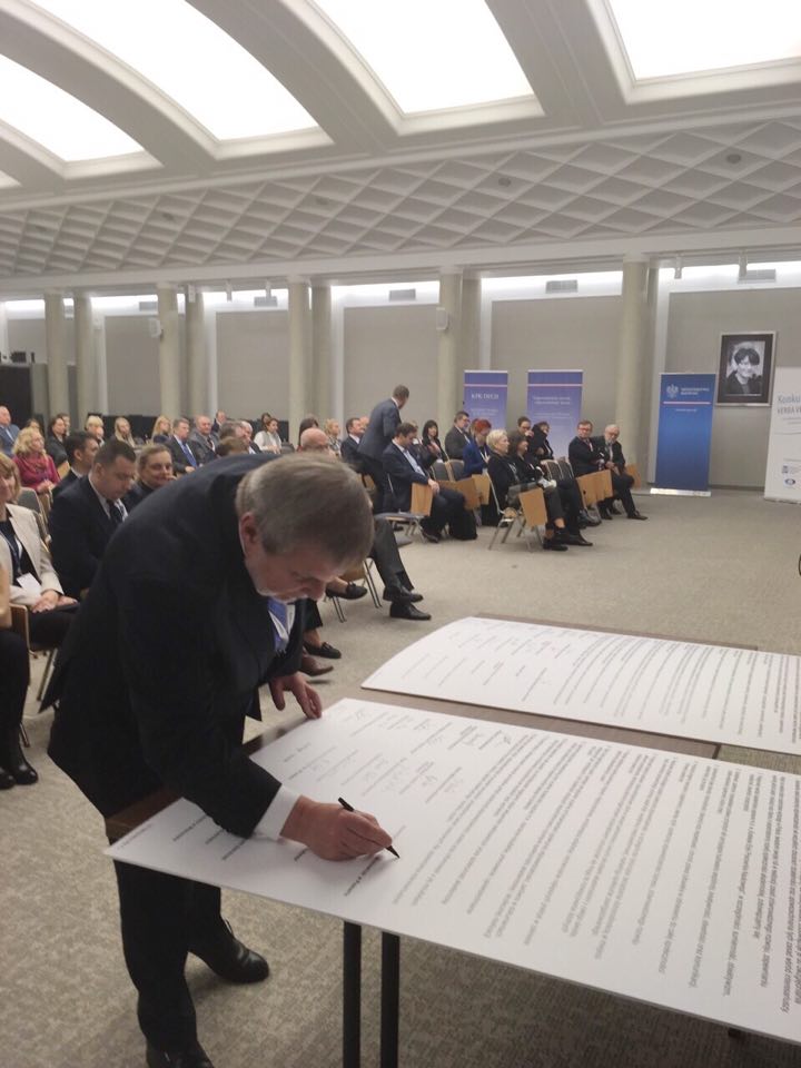 Podpisanie Deklaracji Społecznej Odpowiedzialności Uczelni przez UAM