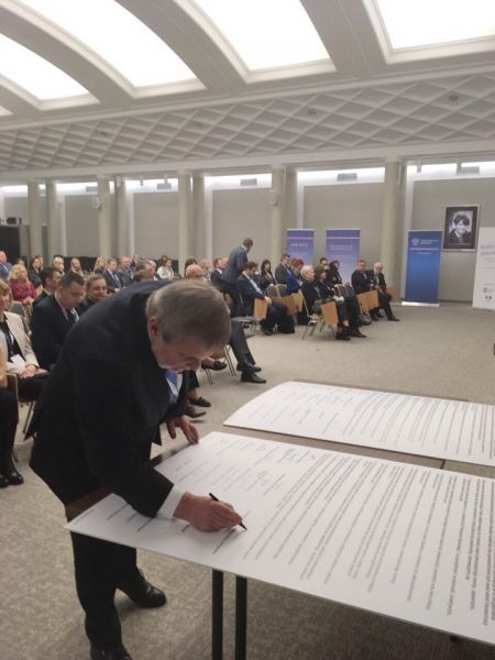 Podpisanie Deklaracji Społecznej Odpowiedzialności Uczelni przez UAM