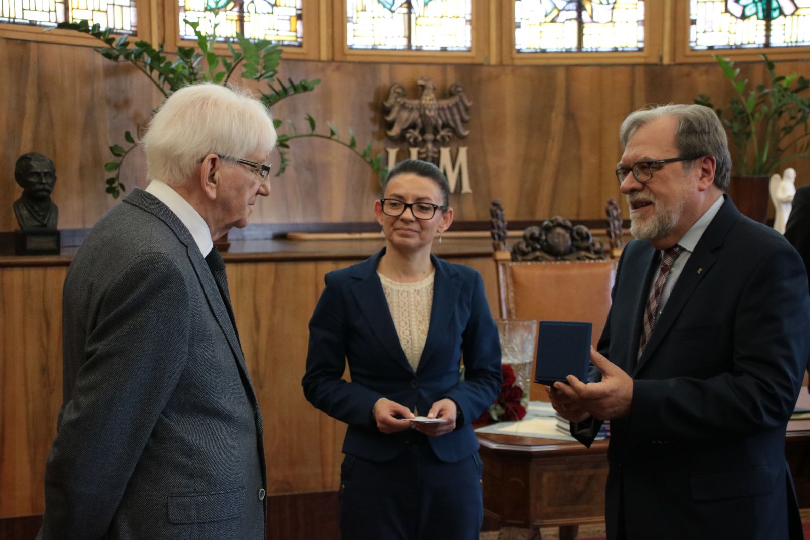 Zdjęcie - Rektor UAM rozmawia z prof. Olszewskim