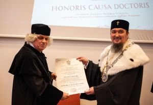 Prorektor UAM prof. Zbyszko Melosik doktorem honoris causa ChAT