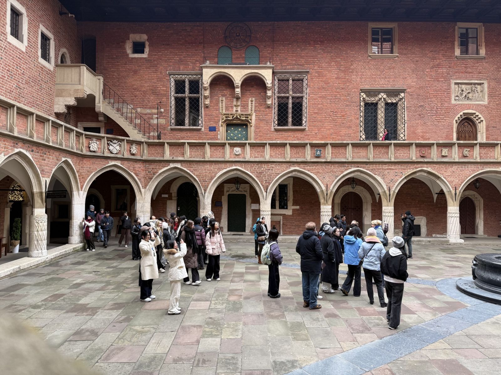  A photo of a group of students in Kraków’s Old Town and at Wawel
