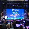 Scena wydarzenia „Europejskie Targi Nauki” z humanoidalnym robotem na środku oraz publicznością siedzącą przy stolikach; na dużym ekranie widoczne jest hasło „Nauka łączy, pomysły rozwijają”.