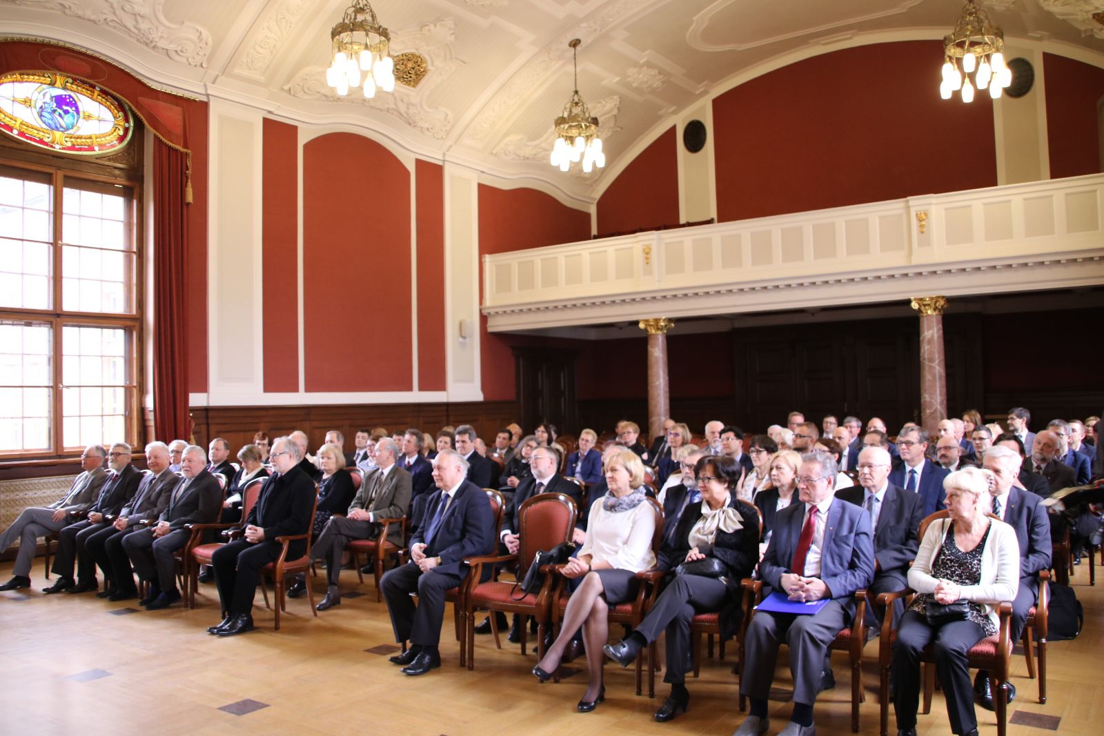 Wręczanie odznaczeń na UAM 6