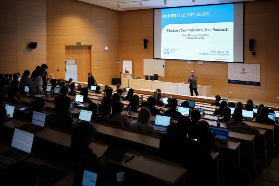 First Day of Nature Portfolio workshop for Scientists. The photo presents the audiance during the workshop.