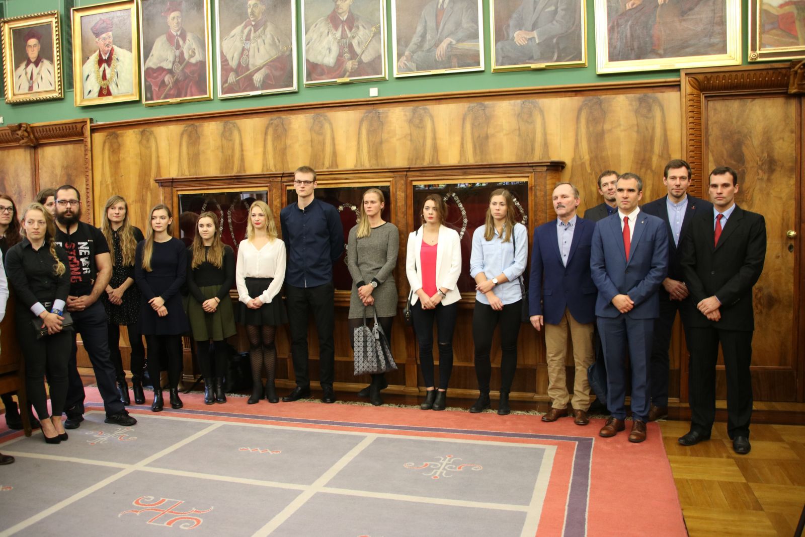 Najlepsi studenci sportowcy na spotkaniu w Gabinecie Rektora