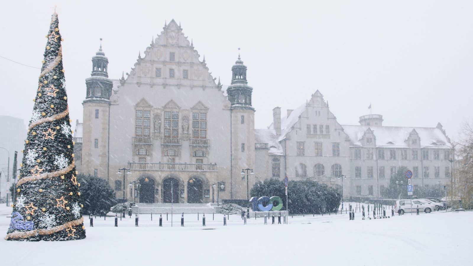 Rektorat w śniegu