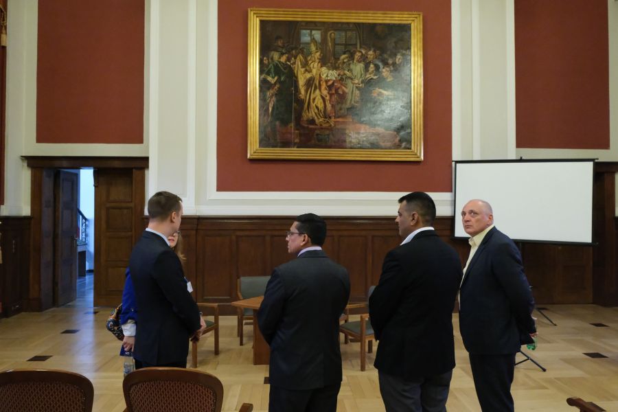 A delegation from Universidad Estatal Amazónica visit to AMU
