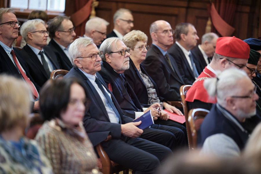 The Presentation Ceremony of AMU Honorary Doctorate to Prof. Johannes Muller. The event took place in the Lubrański Hall in the Collegium Minus Building.