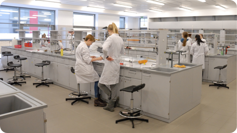 Pomieszczenie laboratoryjne na Wydziale Chemii UAM