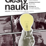 Plakat wystawy fotograficznej „Gesty nauki” prezentuje czarno-białe zdjęcia dłoni i gestów różnych osób, uzupełnione centralną stylizowaną ilustracją dłoni z żółtą żarówką; grafika informuje o fotografiach Filipa Karola Leszczyńskiego, otwarciu wystawy 8 czerwca 2026 o godz. 13.00 oraz miejscu — czytelni Biblioteki Kampusu Ogrody.