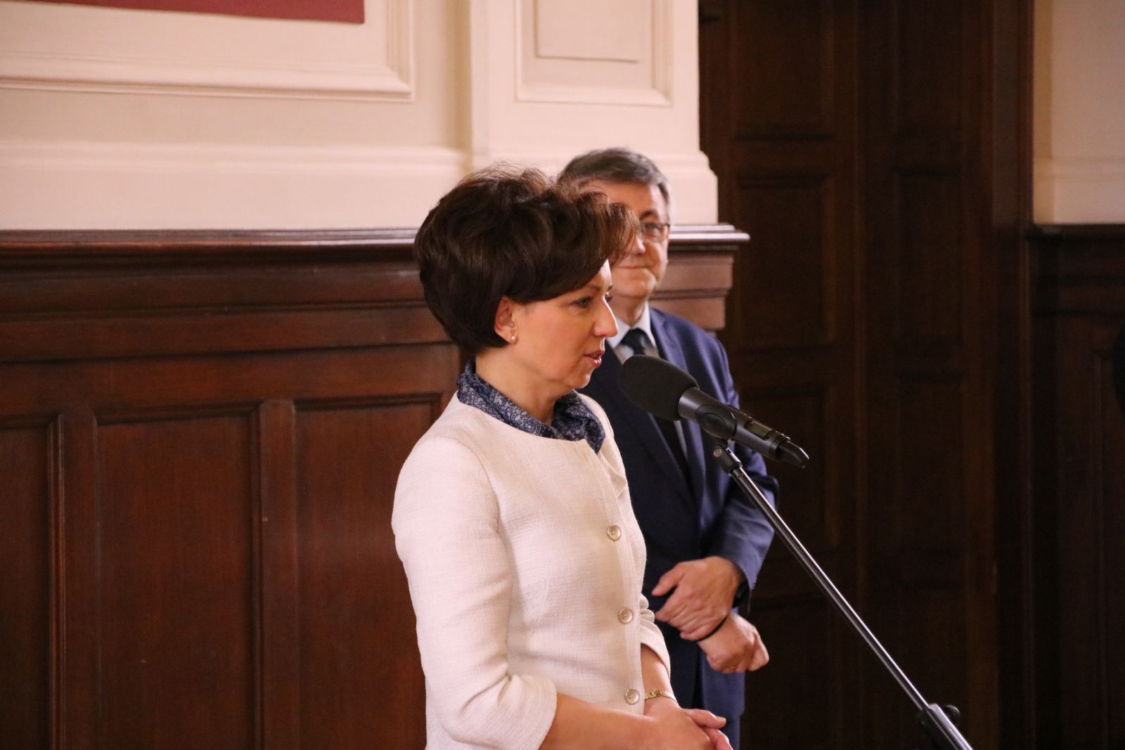 Wręczanie odznaczeń na UAM 8
