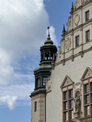 Collegium Minus - zdjęcie fragmentu fasady i bocznej wieżyczki