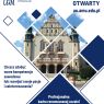 Plakat Uniwersytetu im. Adama Mickiewicza w Poznaniu promujący Uniwersytet Otwarty. Na grafice widać zdjęcie Collegium Minus w geometrycznych kształtach oraz tekst: ‘Chcesz zdobyć nowe kompetencje zawodowe lub rozwijać swoje pasje i zainteresowania? Profesjonalna kadra renomowanej uczelni publicznej zaprasza na kursy’. Adres strony: uo.amu.edu.pl