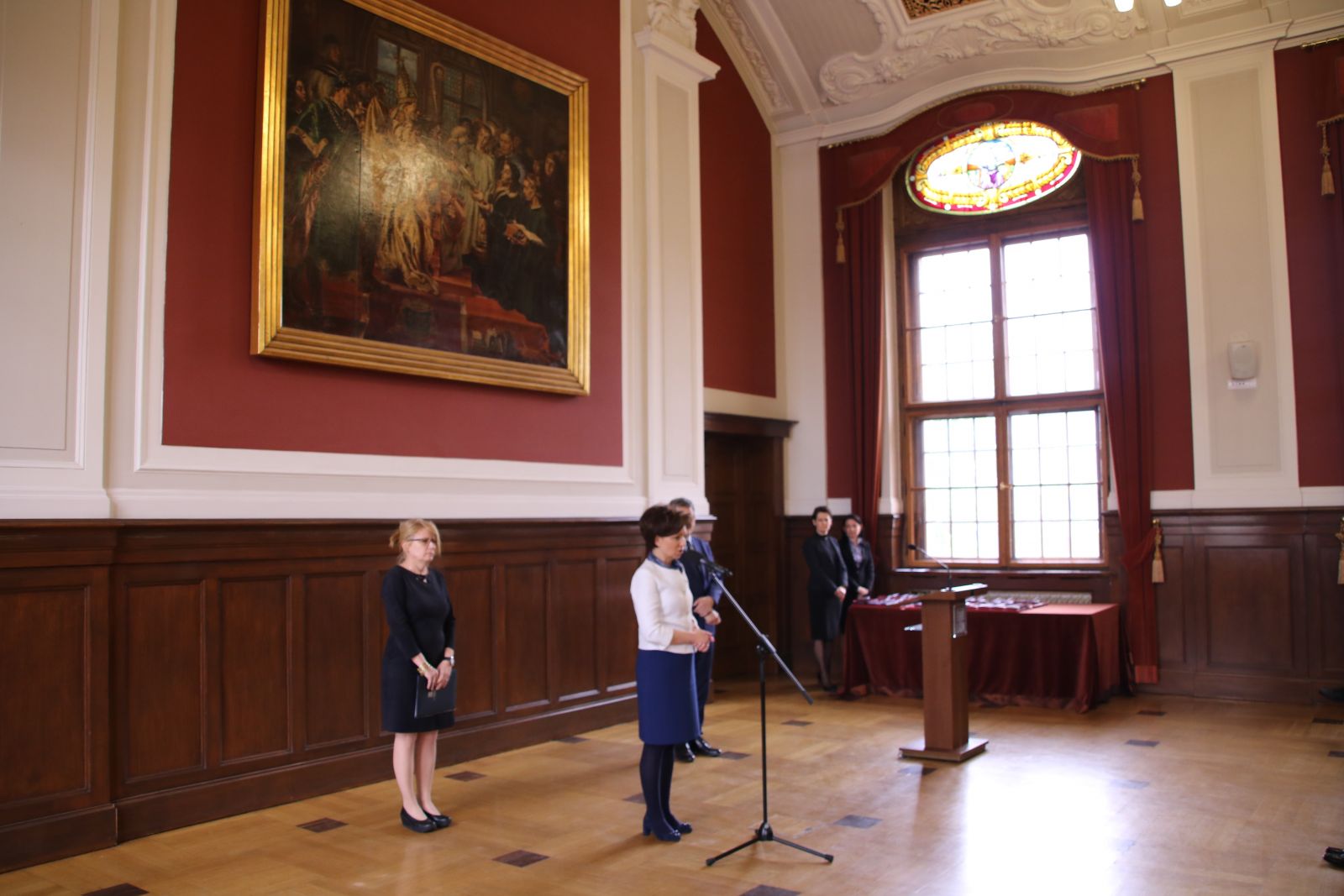 Wręczanie odznaczeń na UAM 9