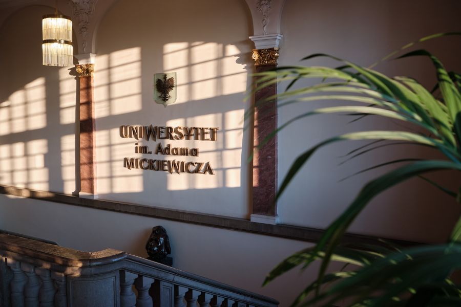 Hol Collegium Minus z napisem 